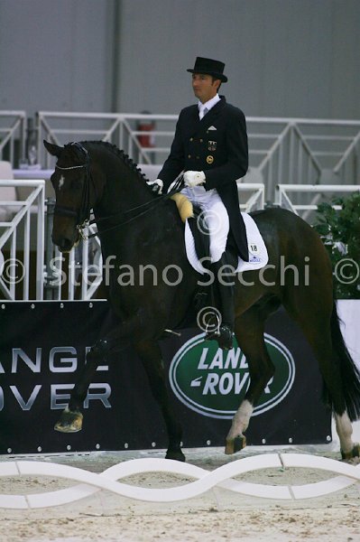 LAUGKS_MEGGLE\'S WELTTALL_MILANO_2011_SS2_2363.jpg